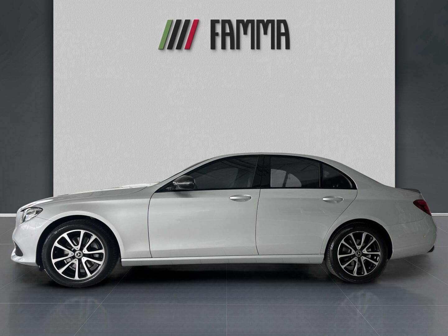 Mercedes_7fd2d19efd9d43bc80ea23bca65ef4b4_Exterior_3