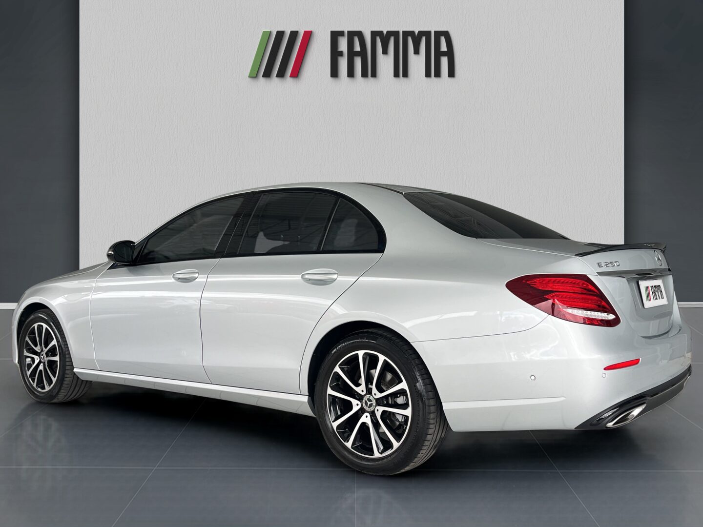 Mercedes_7fd2d19efd9d43bc80ea23bca65ef4b4_Exterior_4