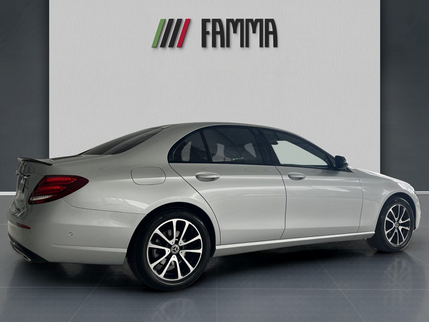 Mercedes_7fd2d19efd9d43bc80ea23bca65ef4b4_Exterior_6