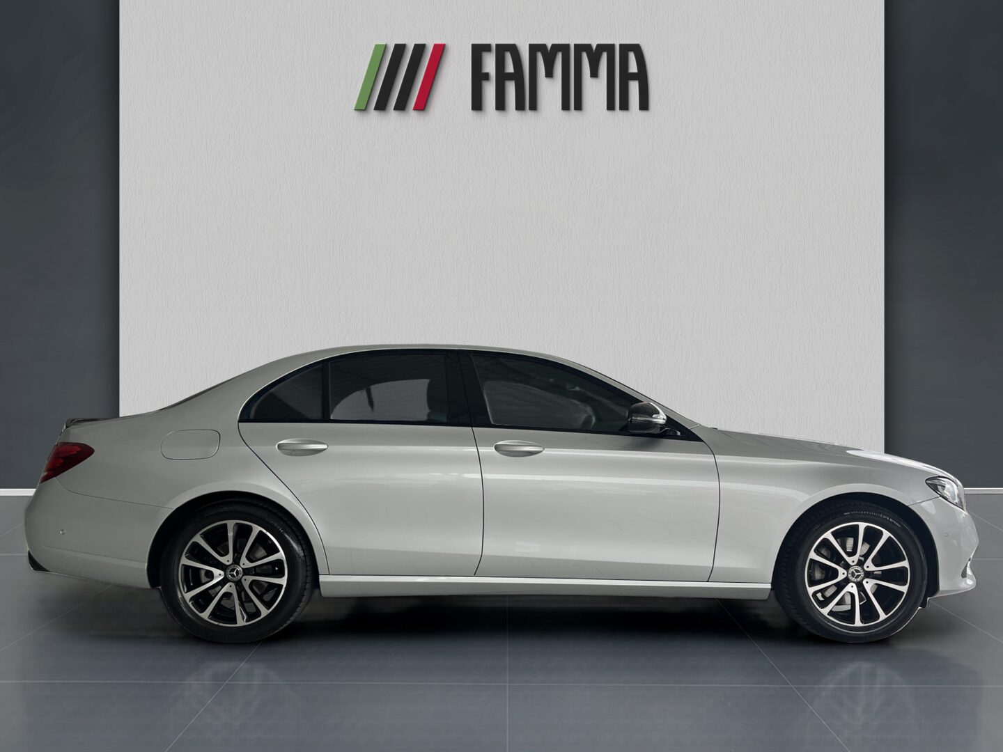 Mercedes_7fd2d19efd9d43bc80ea23bca65ef4b4_Exterior_7