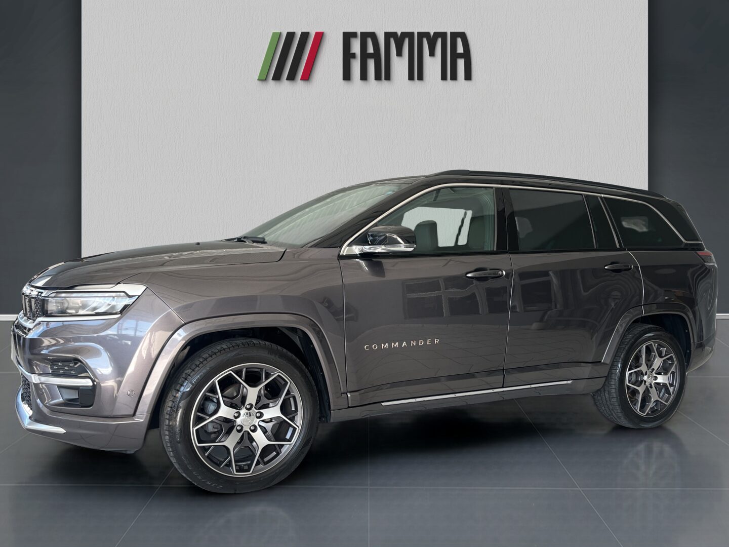 jeep_56405322d2024a00bafa0ae12b6fbf12_Exterior_2