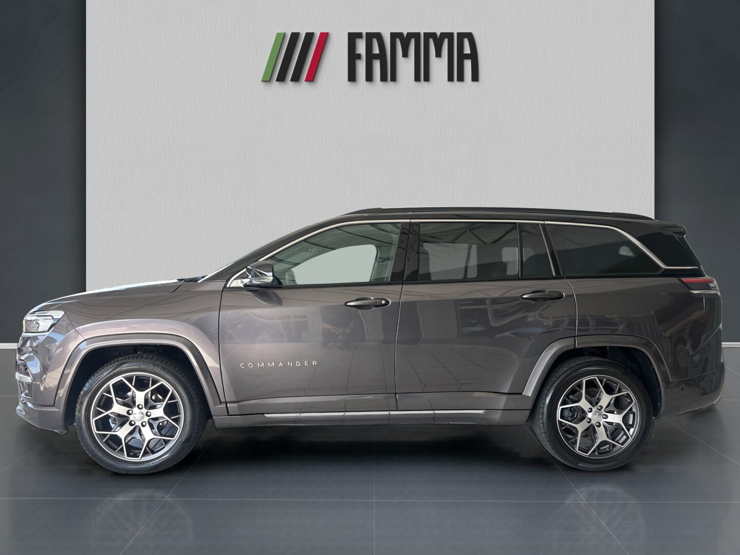 jeep_56405322d2024a00bafa0ae12b6fbf12_Exterior_3