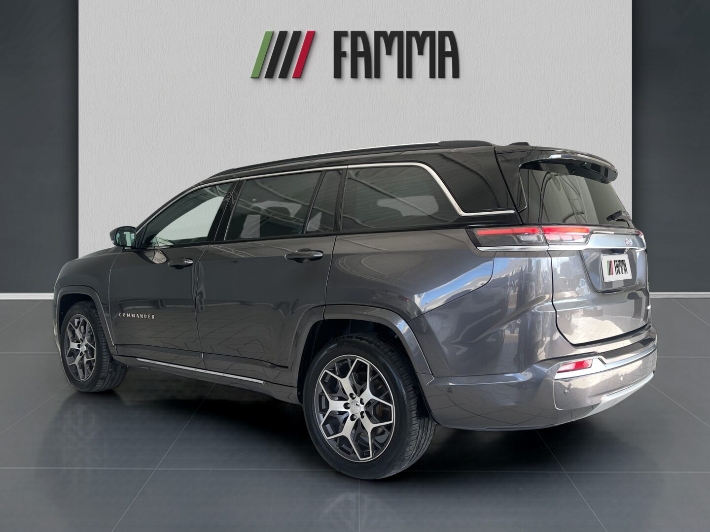 jeep_56405322d2024a00bafa0ae12b6fbf12_Exterior_4