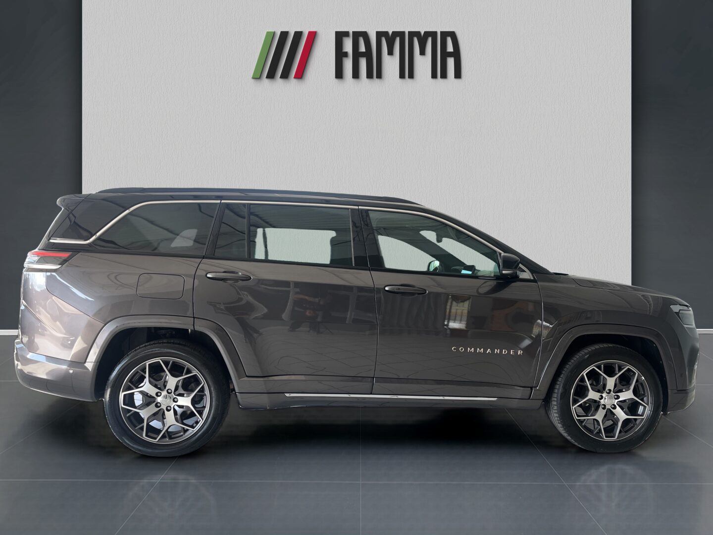 jeep_56405322d2024a00bafa0ae12b6fbf12_Exterior_7